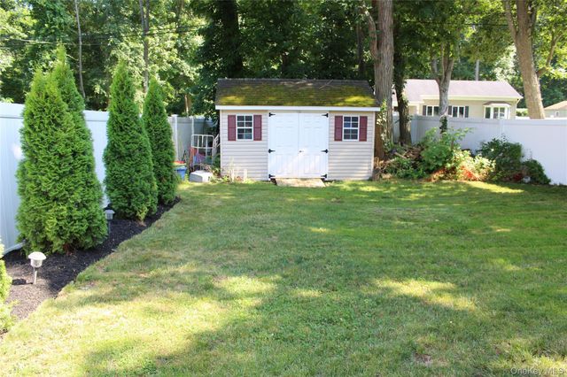 3 Lonscreek Place, Mastic Beach, NY 11951
