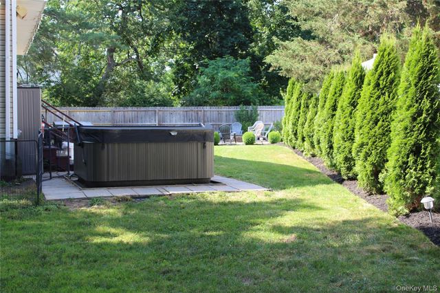 3 Lonscreek Place, Mastic Beach, NY 11951