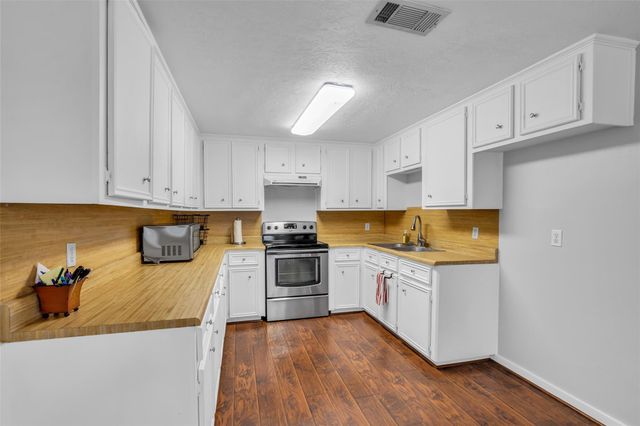 109 Oxford Street, Tomball, TX 77375