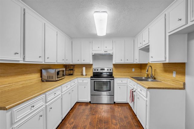109 Oxford Street, Tomball, TX 77375