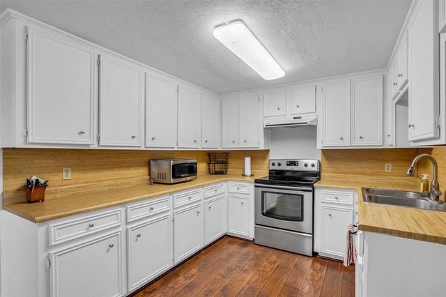 109 Oxford Street, Tomball, TX 77375