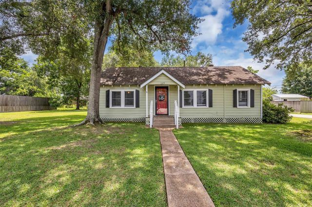 109 Oxford Street, Tomball, TX 77375