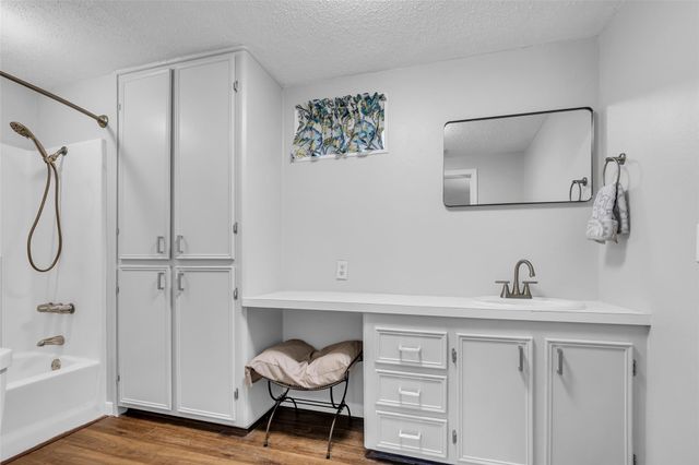 109 Oxford Street, Tomball, TX 77375