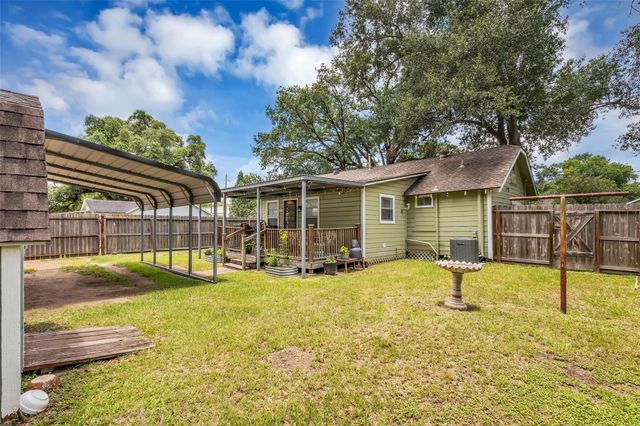 109 Oxford Street, Tomball, TX 77375
