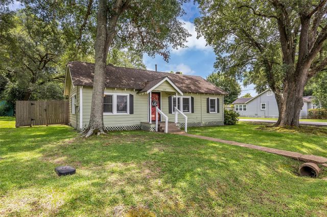 109 Oxford Street, Tomball, TX 77375