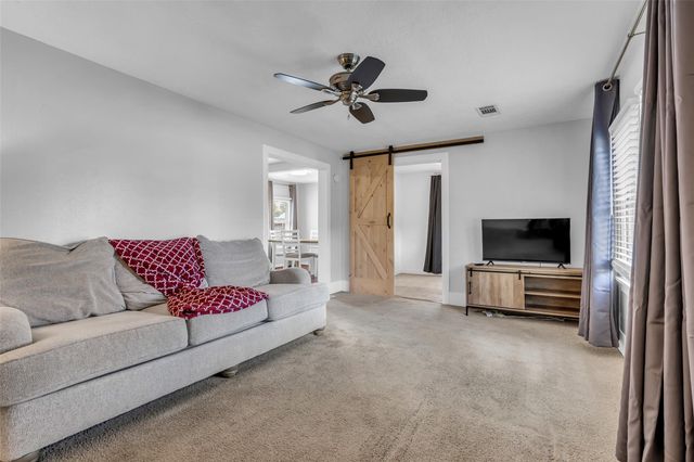 109 Oxford Street, Tomball, TX 77375