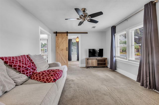 109 Oxford Street, Tomball, TX 77375