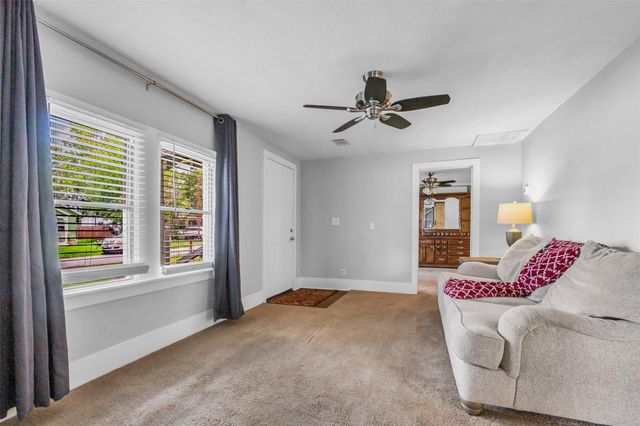 109 Oxford Street, Tomball, TX 77375