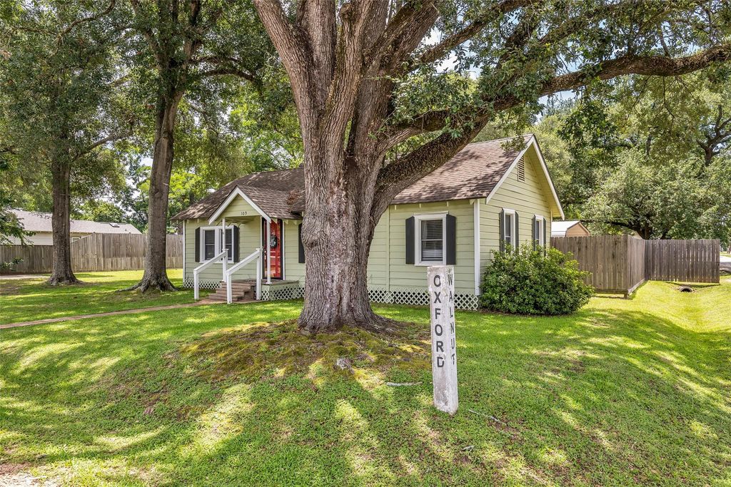 109 Oxford Street, Tomball, TX 77375