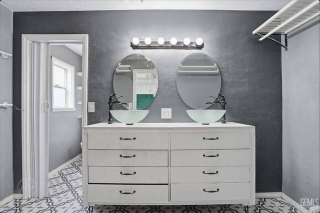 2516 Lomita Verde Drive, Bakersfield, CA 93305