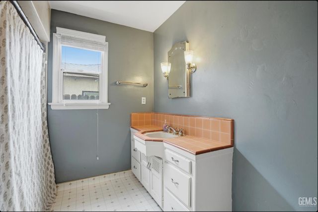 2516 Lomita Verde Drive, Bakersfield, CA 93305