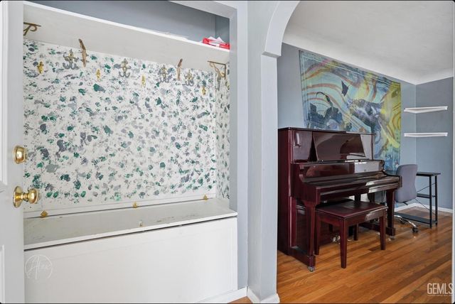 2516 Lomita Verde Drive, Bakersfield, CA 93305