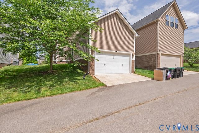 5906 Swift Fox Dr, Moseley, VA 23120
