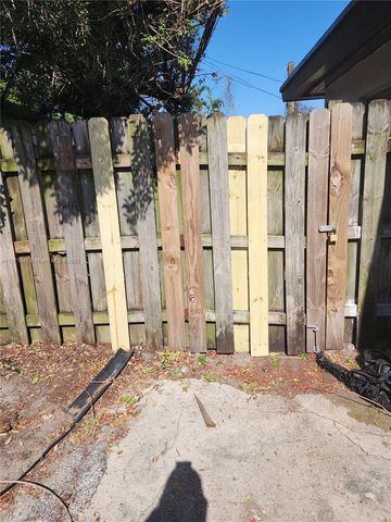 613 NW 27th Ave 1-4, Fort Lauderdale, FL 33311