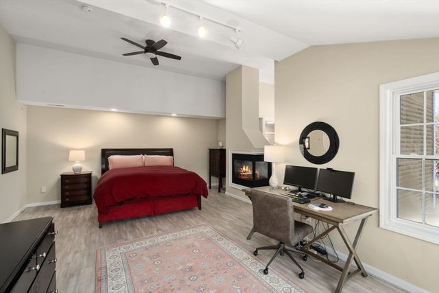 28 Patriots Blvd 28, Hopkinton, MA 01748