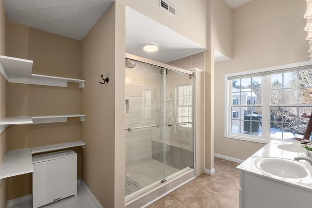 28 Patriots Blvd 28, Hopkinton, MA 01748