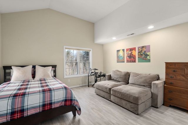 28 Patriots Blvd 28, Hopkinton, MA 01748