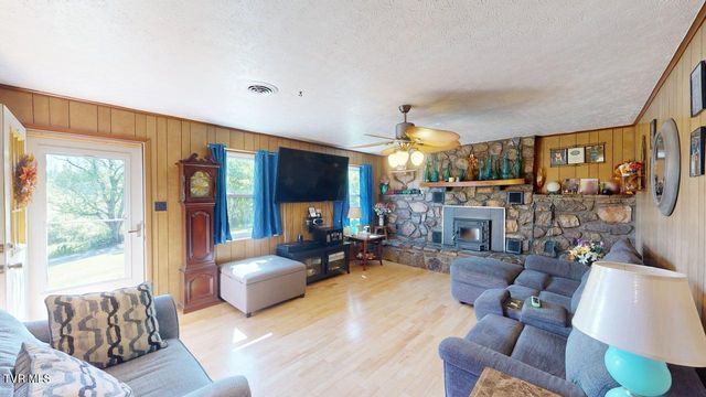 285 Matthews Lane, Mosheim, TN 37818