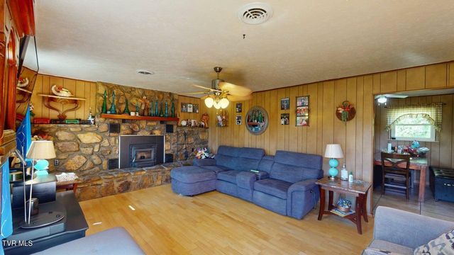 285 Matthews Lane, Mosheim, TN 37818