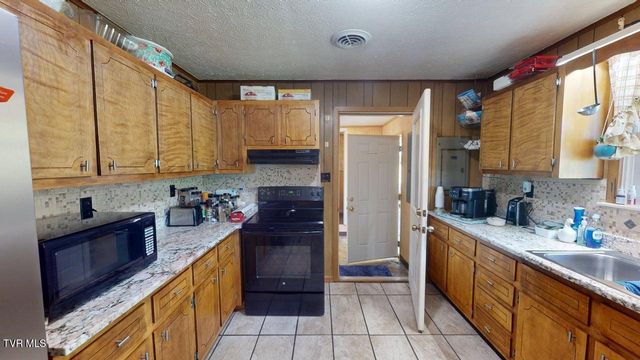 285 Matthews Lane, Mosheim, TN 37818