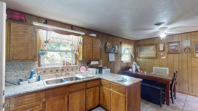 285 Matthews Lane, Mosheim, TN 37818