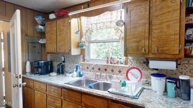 285 Matthews Lane, Mosheim, TN 37818