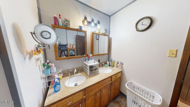 285 Matthews Lane, Mosheim, TN 37818