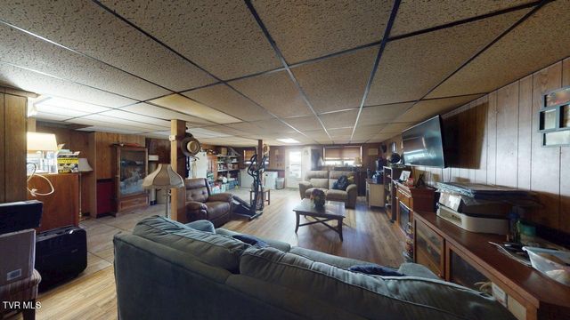 285 Matthews Lane, Mosheim, TN 37818