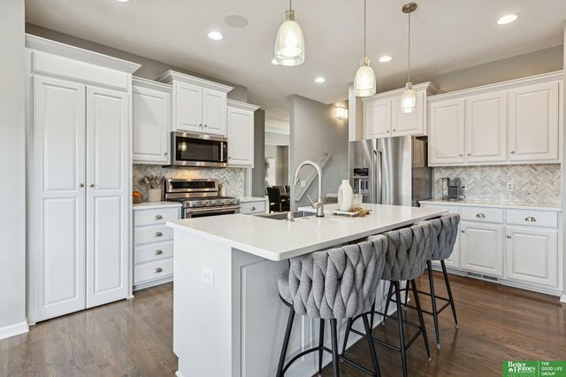 822 S 190th Avenue, Elkhorn, NE 68022