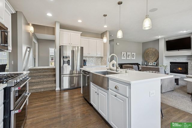 822 S 190th Avenue, Elkhorn, NE 68022