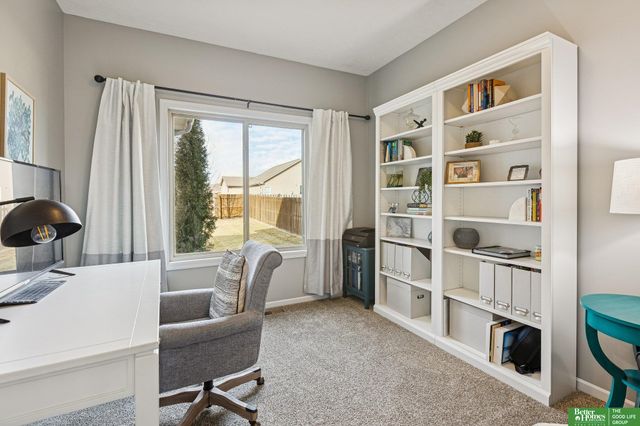 822 S 190th Avenue, Elkhorn, NE 68022