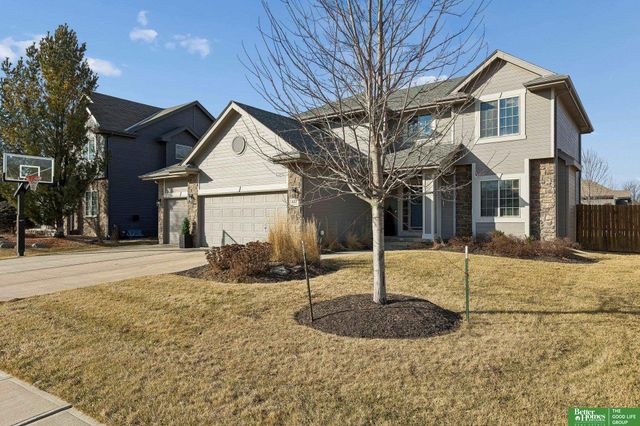 822 S 190th Avenue, Elkhorn, NE 68022