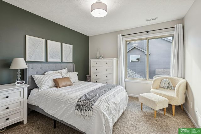 822 S 190th Avenue, Elkhorn, NE 68022