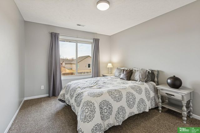 822 S 190th Avenue, Elkhorn, NE 68022