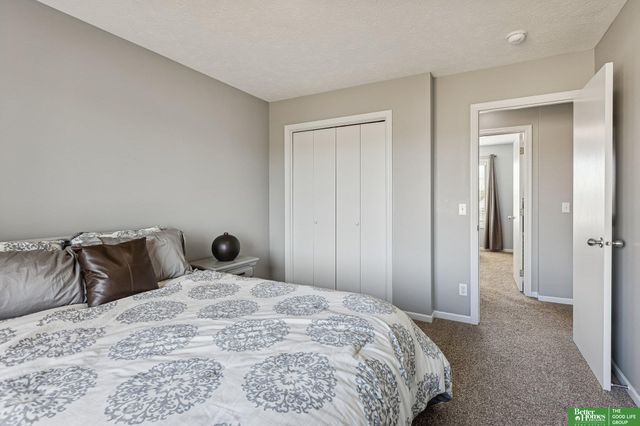 822 S 190th Avenue, Elkhorn, NE 68022