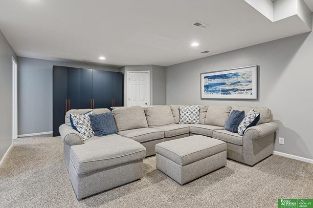 822 S 190th Avenue, Elkhorn, NE 68022