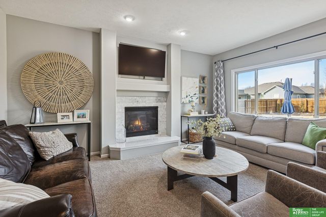 822 S 190th Avenue, Elkhorn, NE 68022