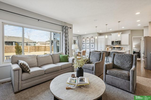 822 S 190th Avenue, Elkhorn, NE 68022