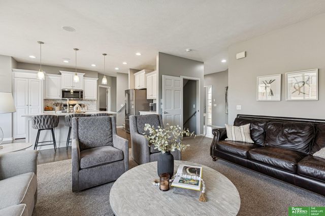 822 S 190th Avenue, Elkhorn, NE 68022