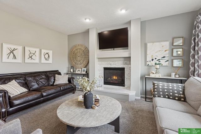 822 S 190th Avenue, Elkhorn, NE 68022