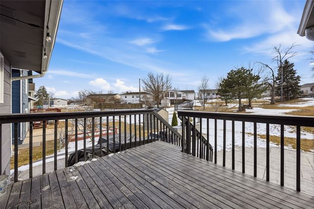 332 Bezdek Drive, Cedar Rapids, IA 52405