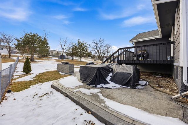 332 Bezdek Drive, Cedar Rapids, IA 52405