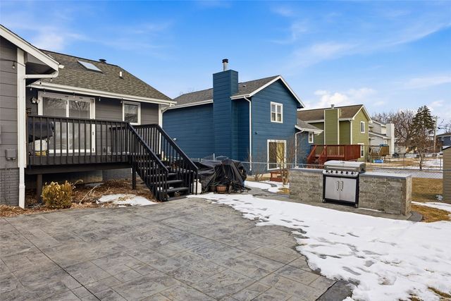 332 Bezdek Drive, Cedar Rapids, IA 52405