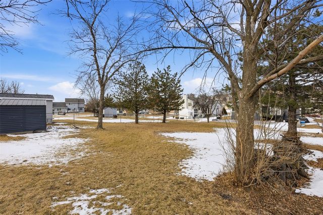 332 Bezdek Drive, Cedar Rapids, IA 52405