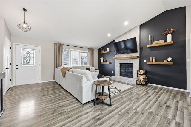 332 Bezdek Drive, Cedar Rapids, IA 52405