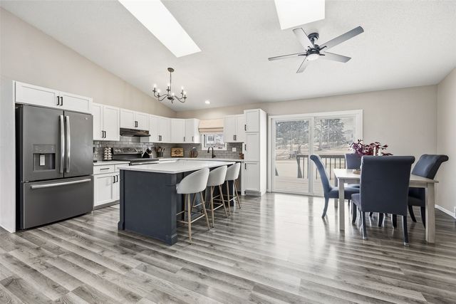 332 Bezdek Drive, Cedar Rapids, IA 52405