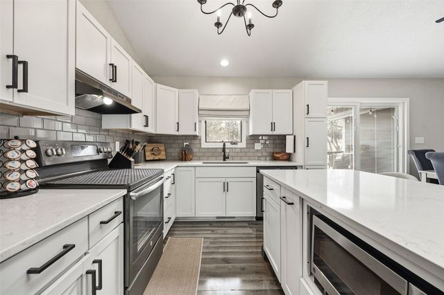 332 Bezdek Drive, Cedar Rapids, IA 52405