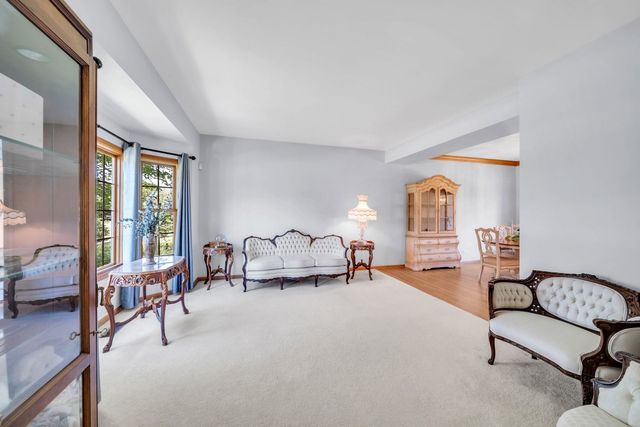 5 Deeke Court, Roselle, IL 60172
