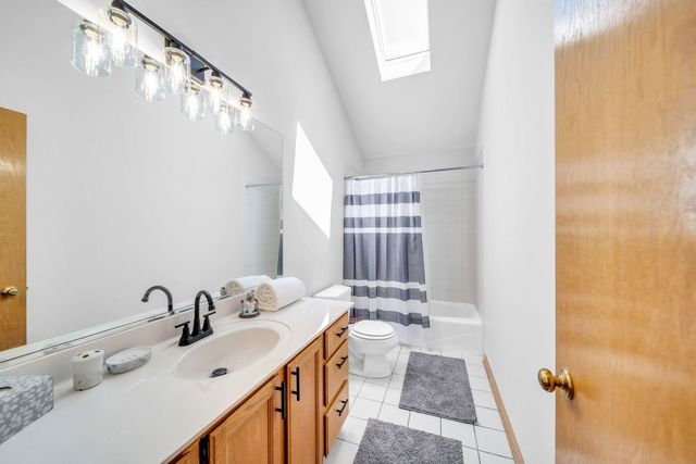 5 Deeke Court, Roselle, IL 60172