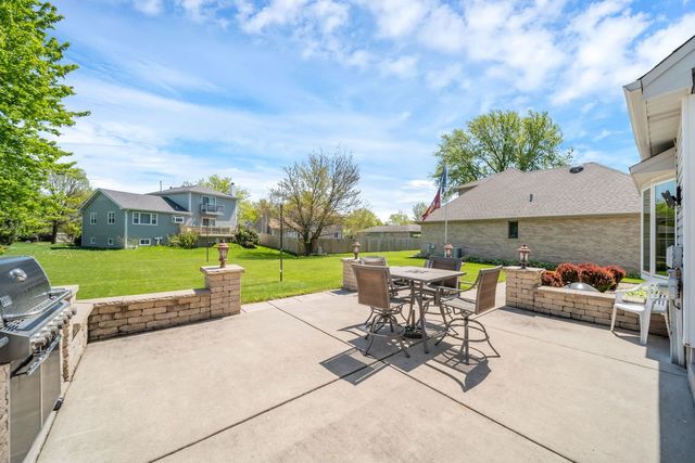 5 Deeke Court, Roselle, IL 60172